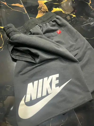 Shorts deportivos Nike negros - miniatura 3