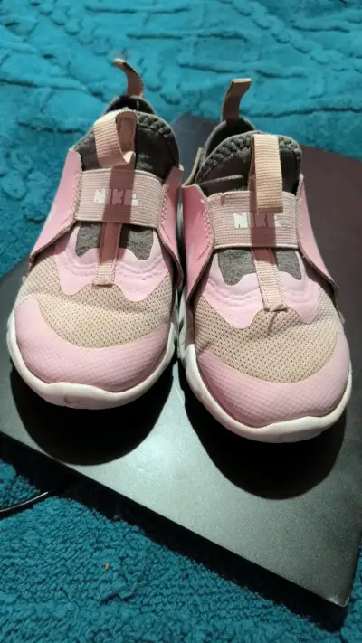 Zapatillas deportivas rosadas para niños Nike - miniatura 3
