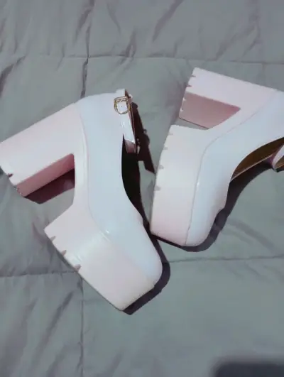 Zapatos de plataforma rosa con correa - miniatura 3