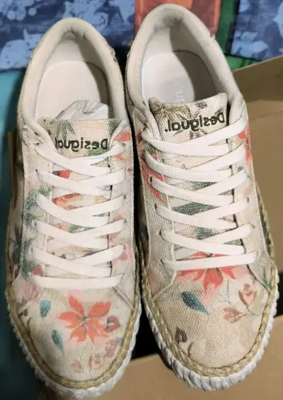 Zapatillas Desigual con diseño floral - miniatura 1