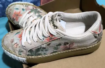 Zapatillas Desigual con diseño floral - miniatura 2