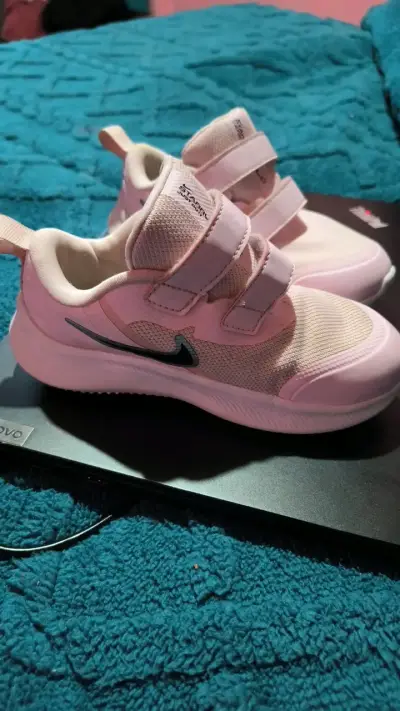 Zapatillas deportivas rosadas para niños Nike - miniatura 1