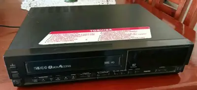 Reproductor VHS Toshiba M-440L con Quick Access - miniatura 2