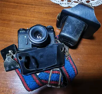 Cámara analógica Zenit TTL con funda y correa - miniatura 3