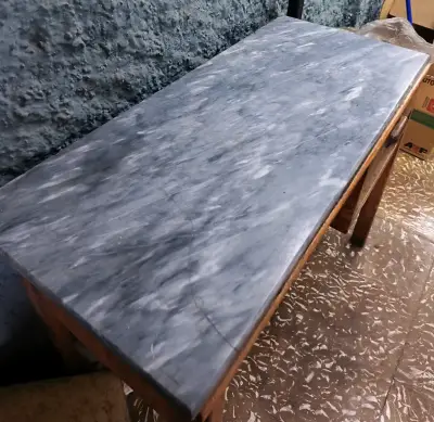 Mesa de mármol con base de madera - miniatura 1