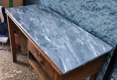 Mesa de mármol con base de madera - miniatura 4