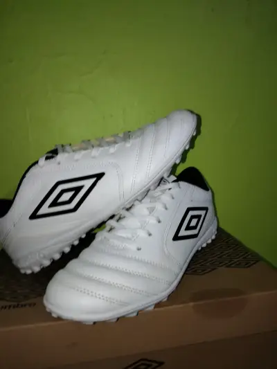 Zapatillas de fútbol Umbro Classico XII blancas - miniatura 2