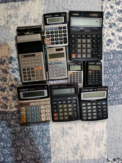 Lote de calculadoras electrónicas variadas - miniatura 1