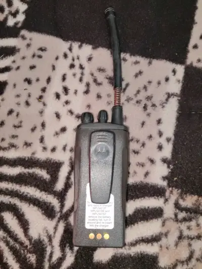 Radio portátil Motorola EP450 con batería - miniatura 1