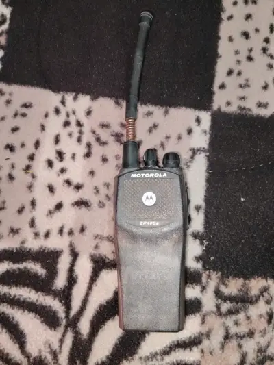 Radio portátil Motorola EP450 con batería - miniatura 2