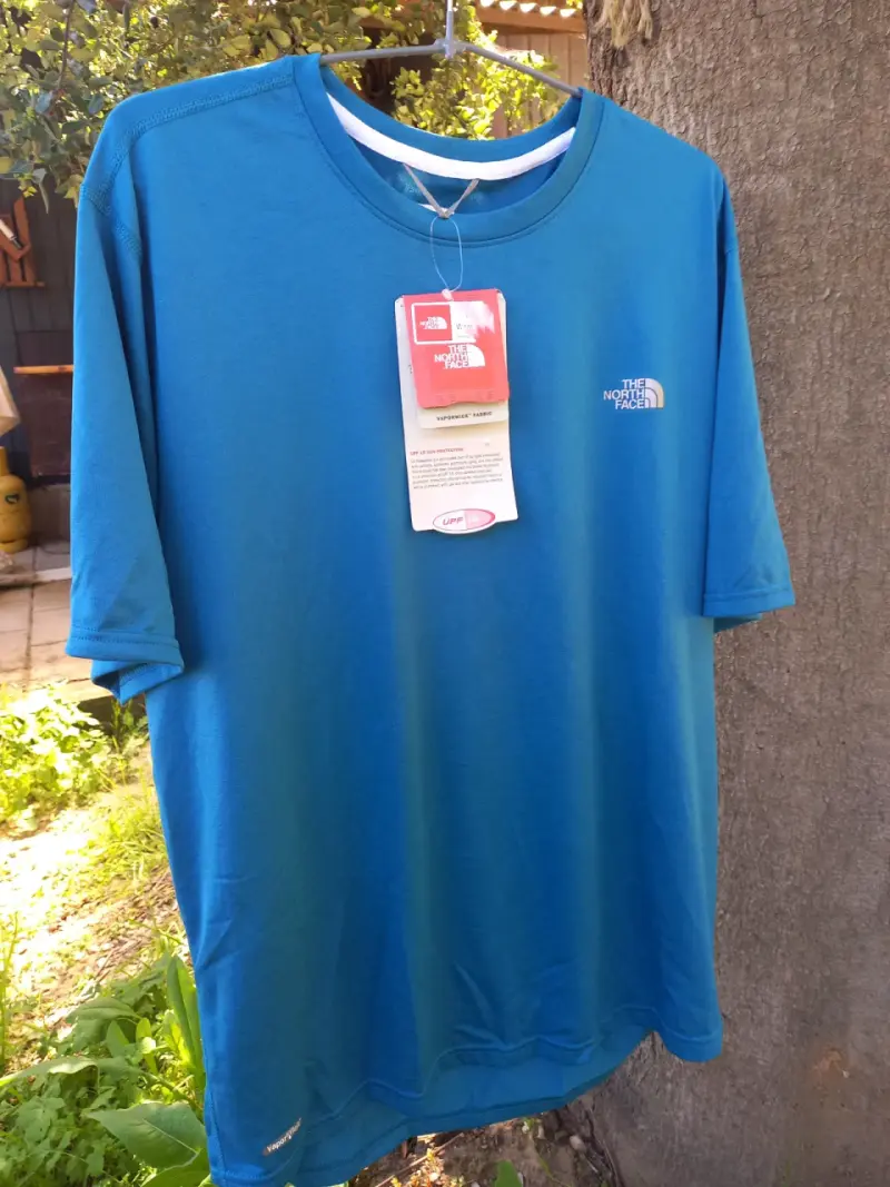 Polera azul The North Face para hombre