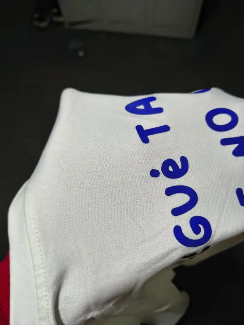 Polera blanca con diseño de gato y frase divertida - 4