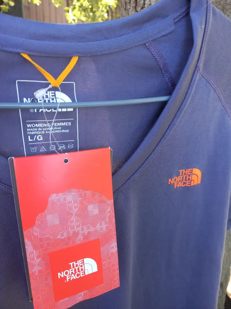 Polera deportiva azul The North Face para mujer - 2