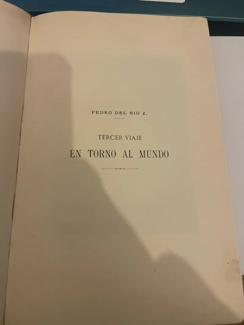 Libro antiguo 'Tercer Viaje en Torno al Mundo' de Pedro del Río Z.