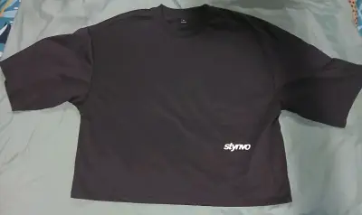 Polera negra overside - miniatura 1