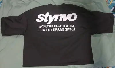Polera negra overside - miniatura 2