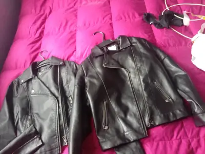 Chaqueta de cuero sintético negra para mujer - miniatura 1