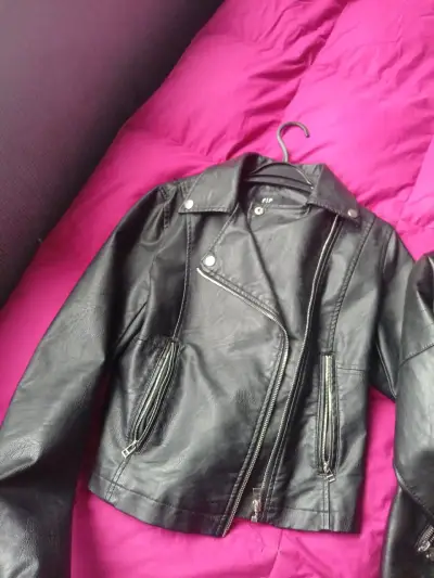 Chaqueta de cuero sintético negra para mujer - miniatura 2