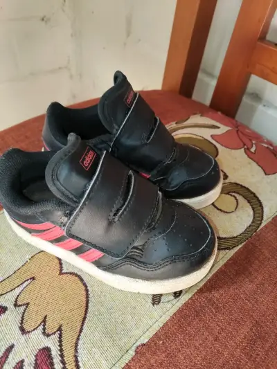 Zapatillas deportivas negras para niños Adidas - miniatura 1