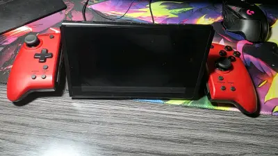 Nintendo Switch con joycons hori splid pro - miniatura 1