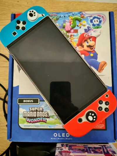 Nintendo Switch OLED - miniatura 1