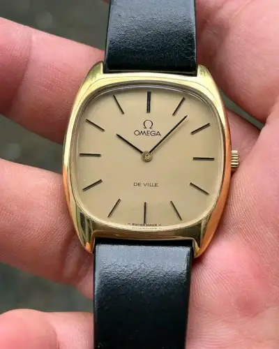 Reloj Omega De Ville dorado con correa de cuero - miniatura 1