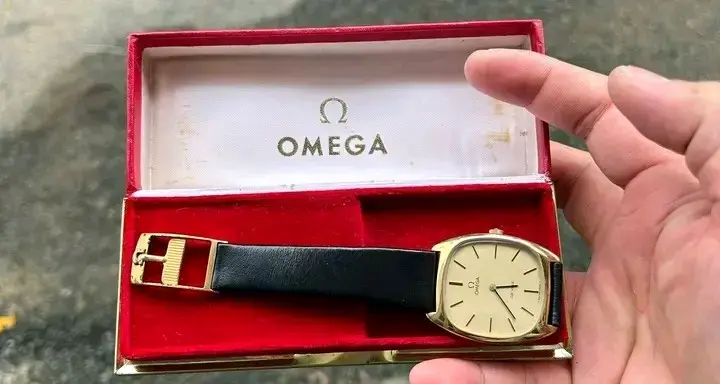 Reloj Omega De Ville dorado con correa de cuero - 3
