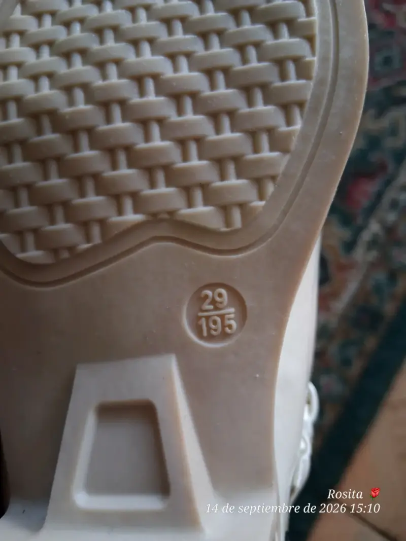 Zapatos de niña blancos con detalles decorativos - 6