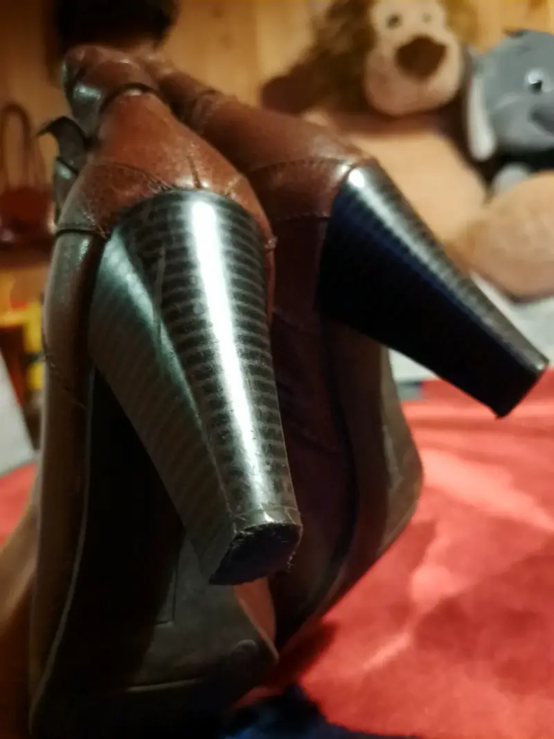 Botines de cuero marrón con tacón alto. Talla 35. - 4