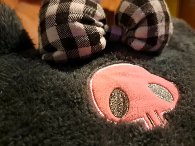 Bolso de peluche Kuromi. - 2