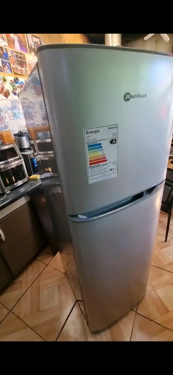 Refrigerador Mademsa de dos puertas en buen estado - 1