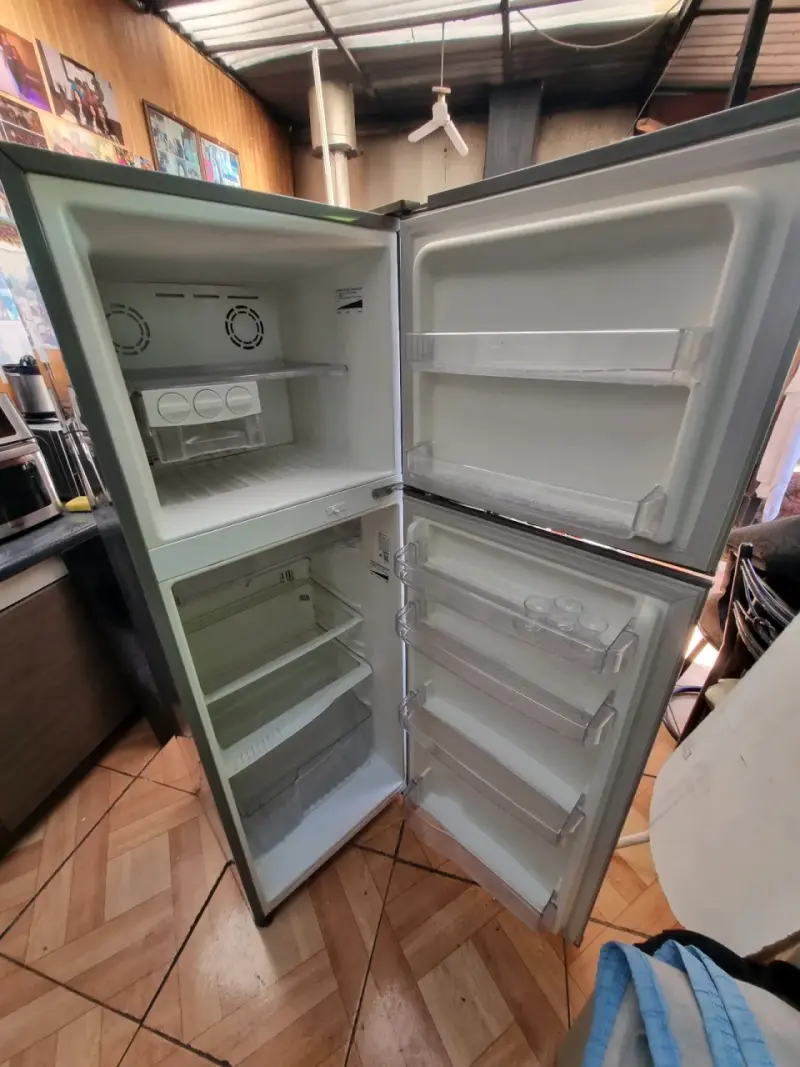 Refrigerador Mademsa de dos puertas en buen estado - 2