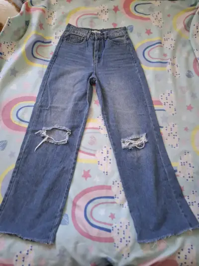 Jeans de mezclilla rasgados para mujer talla 34 - miniatura 1