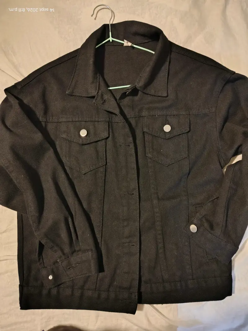 Chaqueta de mezclilla negra para mujer
