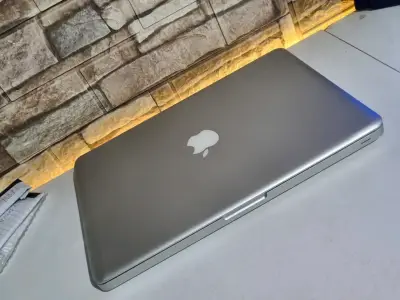 MacBook Pro 2012 13"+ Cargador con DETALLES - miniatura 1