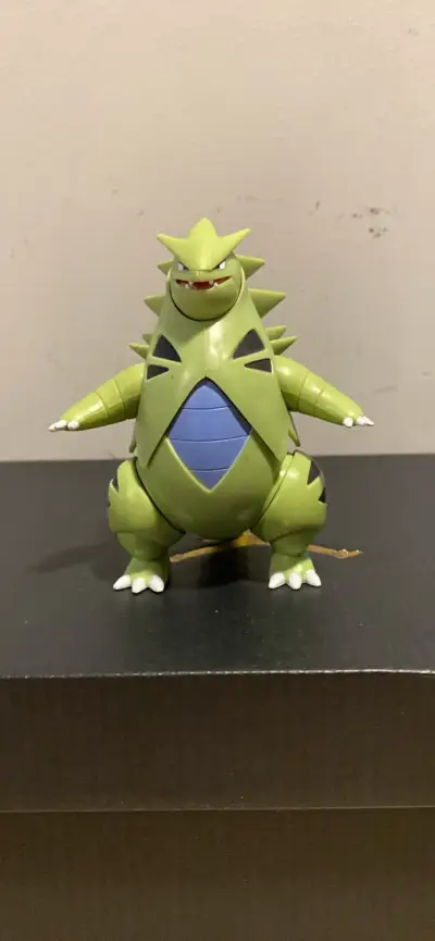 Figura de acción Tyranitar Pokémon verde - miniatura 1
