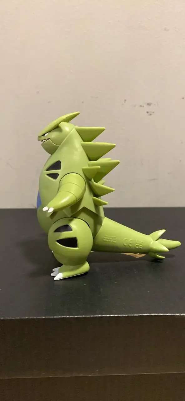 Figura de acción Tyranitar Pokémon verde - 3