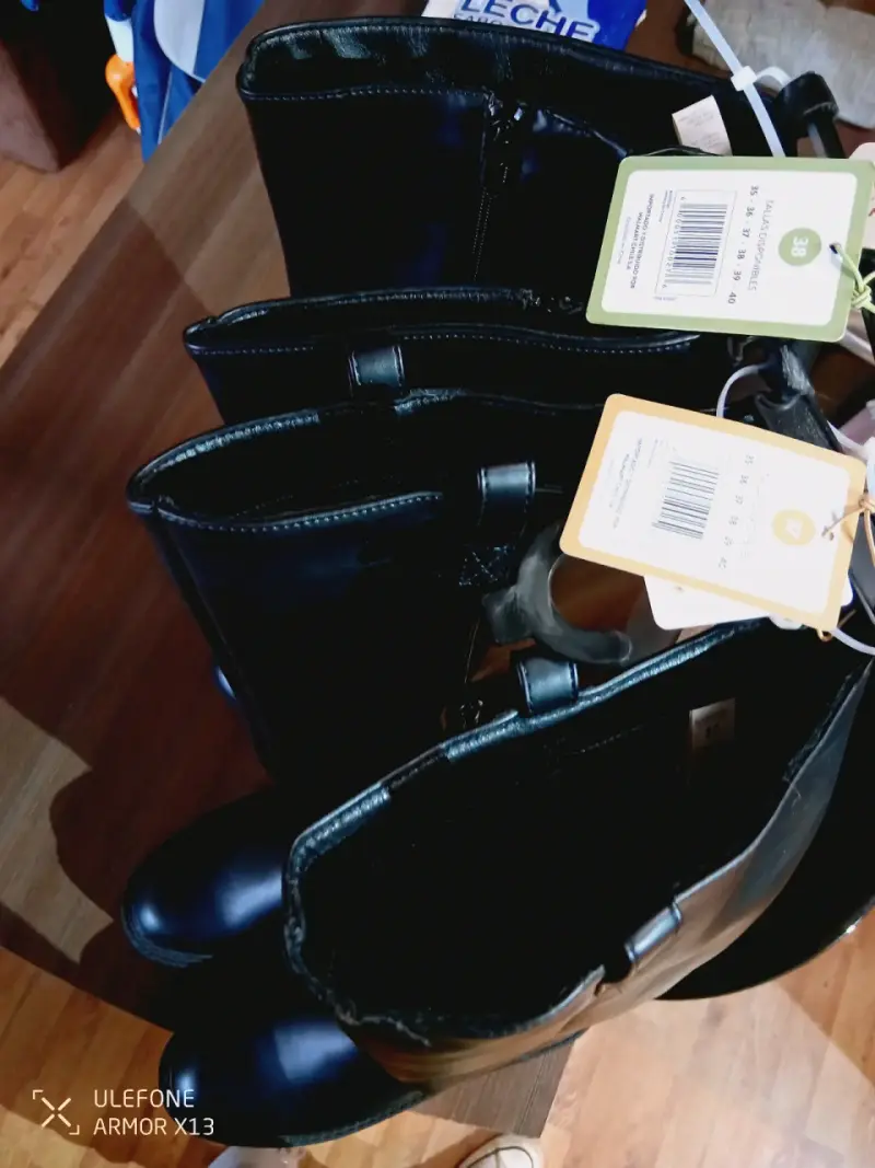 Botas negras de cuero con cierre lateral - 3