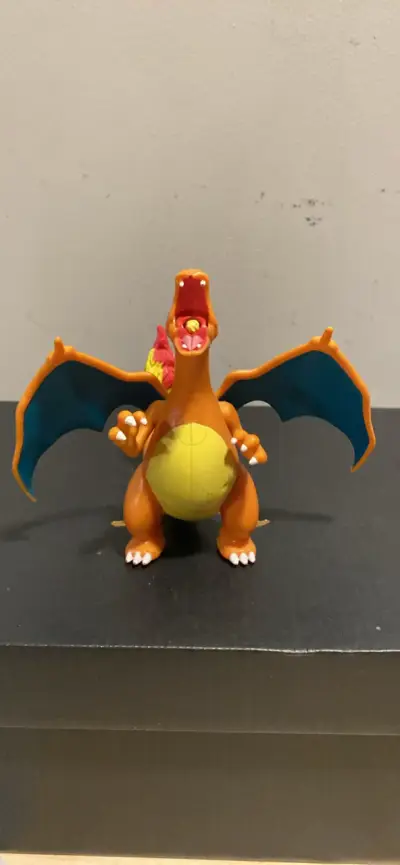 Figura de acción Charizard Pokémon - miniatura 2