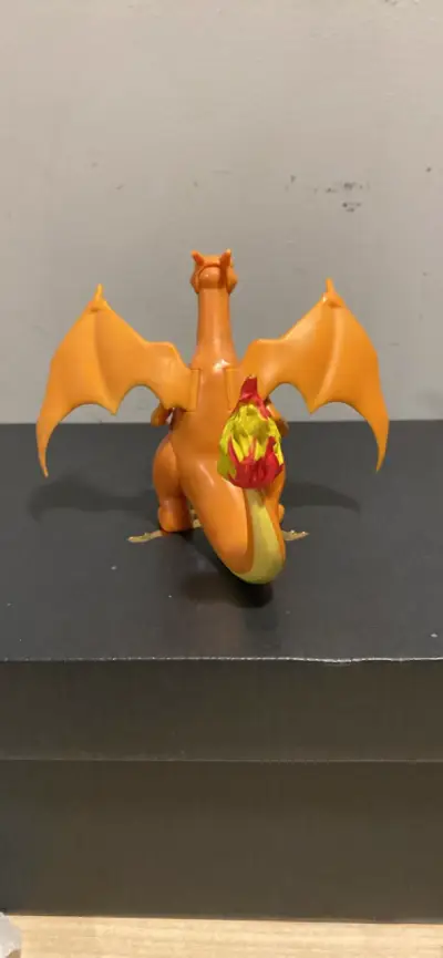 Figura de acción Charizard Pokémon - miniatura 3