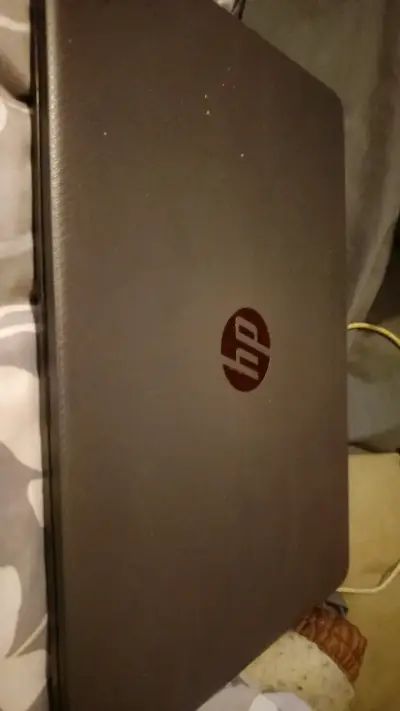 Notebook HP con procesador Intel Core i5 - miniatura 1