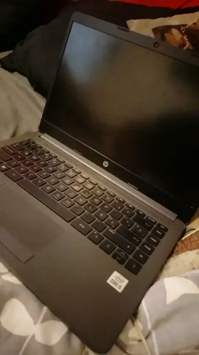 Notebook HP con procesador Intel Core i5 - miniatura 2