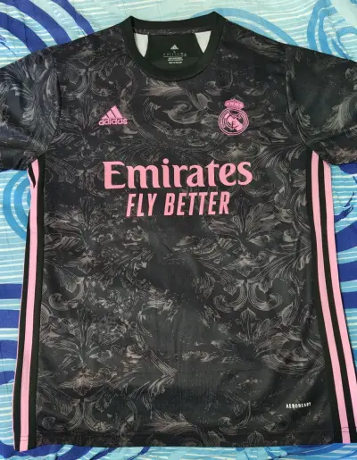 Camiseta Real Madrid 2021 Negra Adidas - miniatura 1