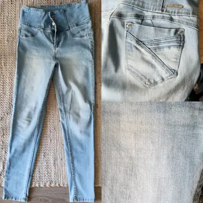Jeans pretina alta. Marca Mossimo 38 - miniatura 1