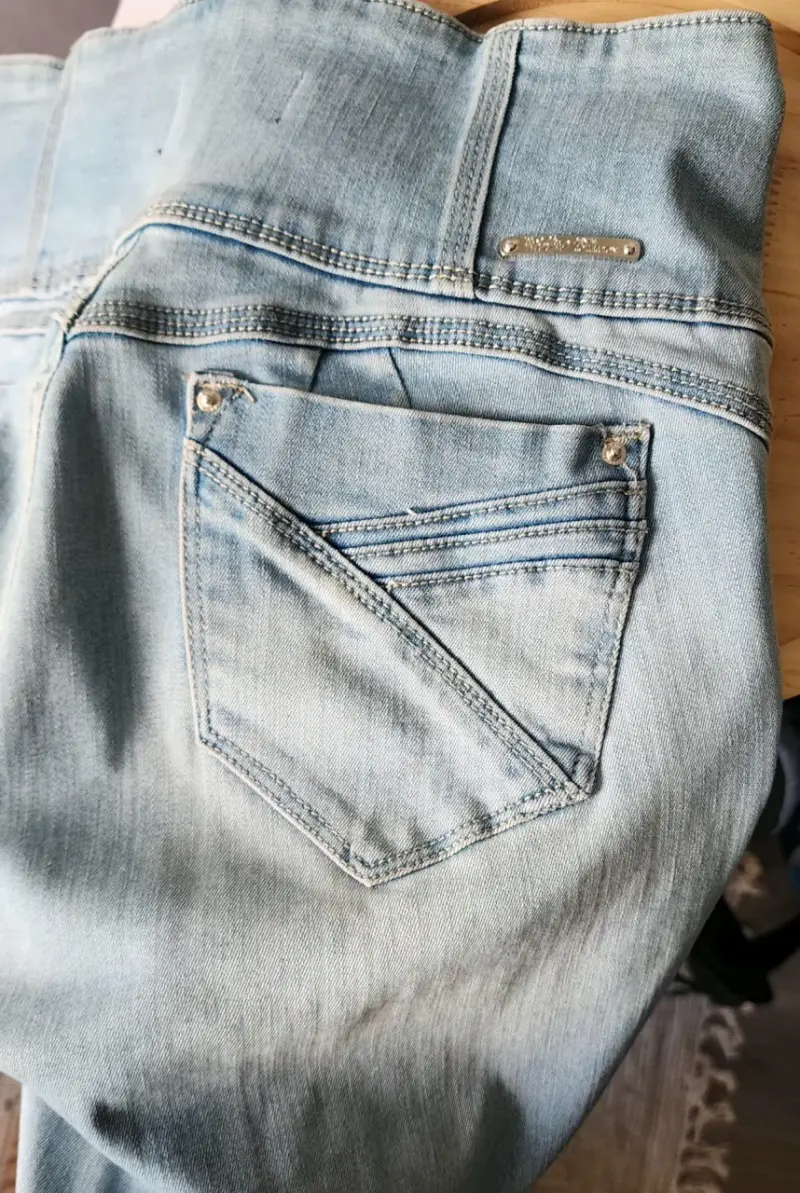 Jeans pretina alta. Marca Mossimo 38 - 4