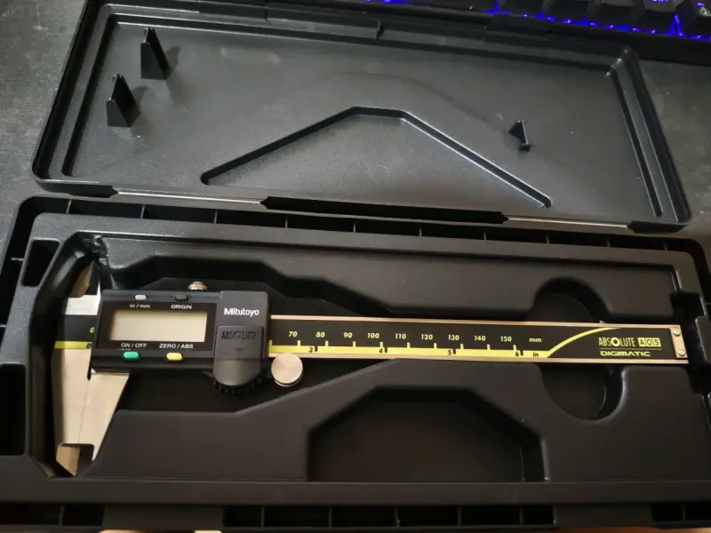 Calibrador digital Mitutoyo ABSOLUTE con estuche - 2