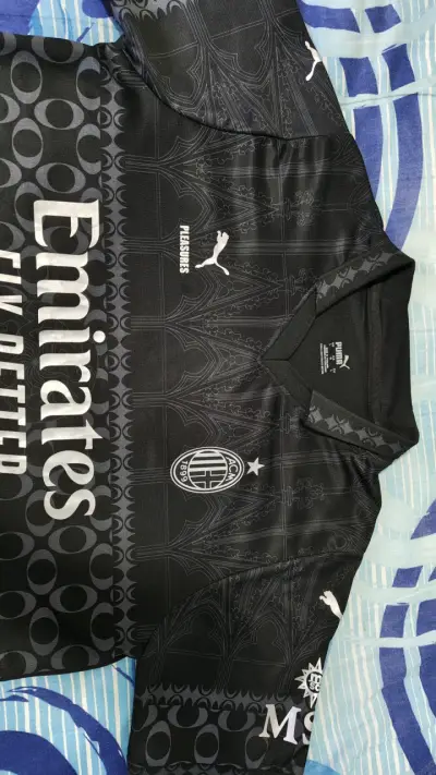 Camiseta AC Milan Negra Puma Edición Especial - miniatura 2
