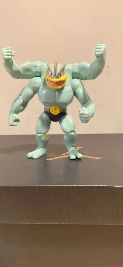Figura de acción Machamp Pokémon - miniatura 1