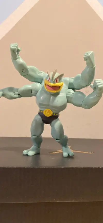 Figura de acción Machamp Pokémon - miniatura 3