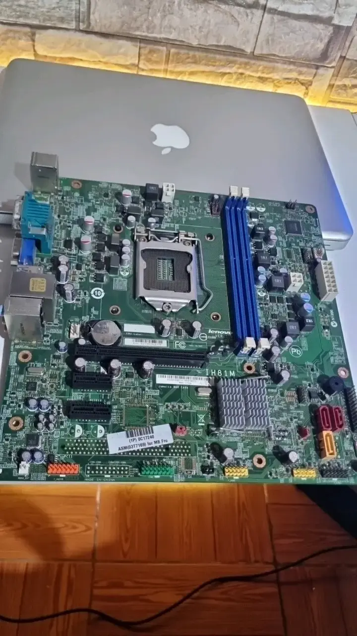 Placa Madre Lenovo IH81M Socket LGA 1150 - 1